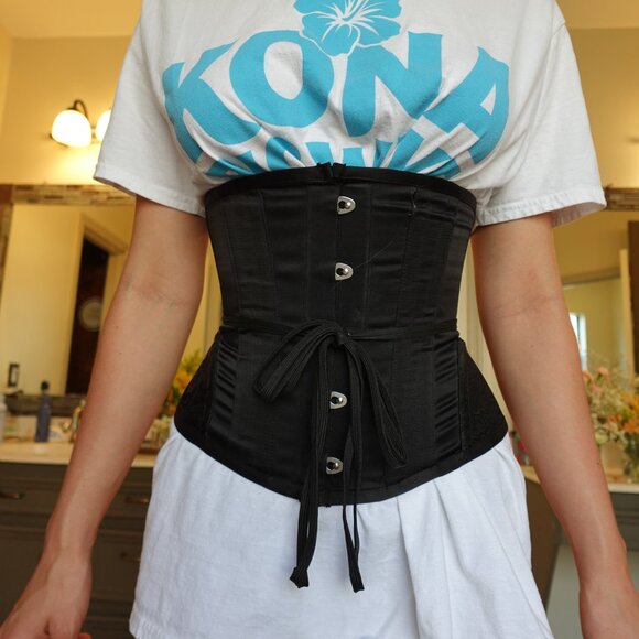 Small Victorian Corset - Picture 4 of 7